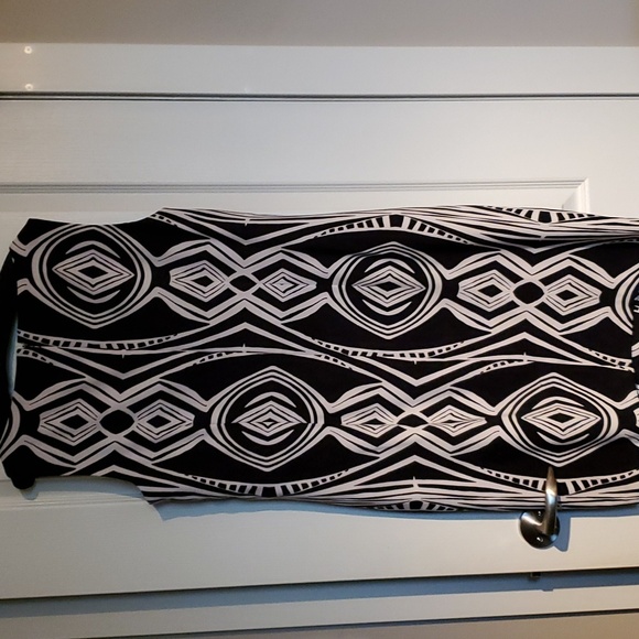 Jones New York sleeveless shift dress size 14 and a stone and black color. - Picture 5 of 7